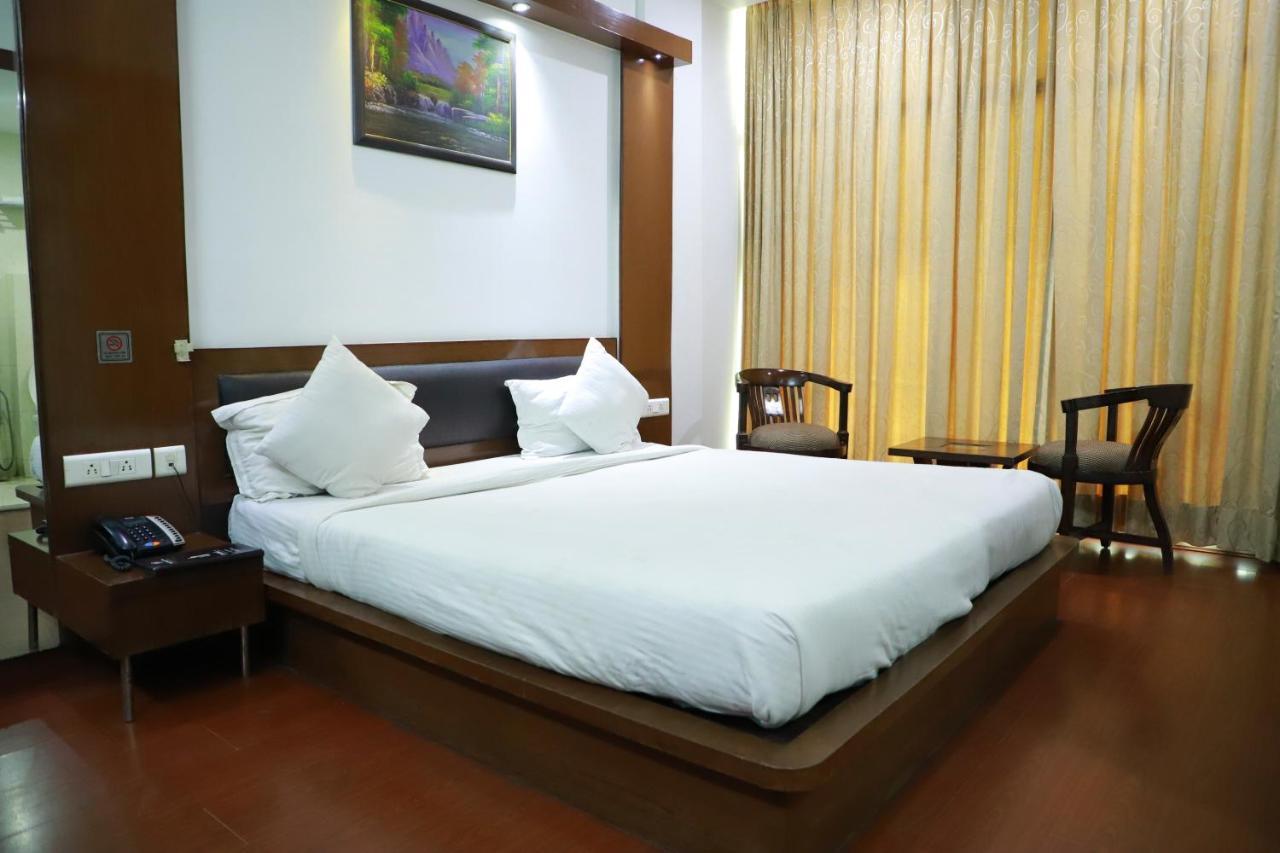 Hotel Parth Inn Ghaziabad Exterior photo