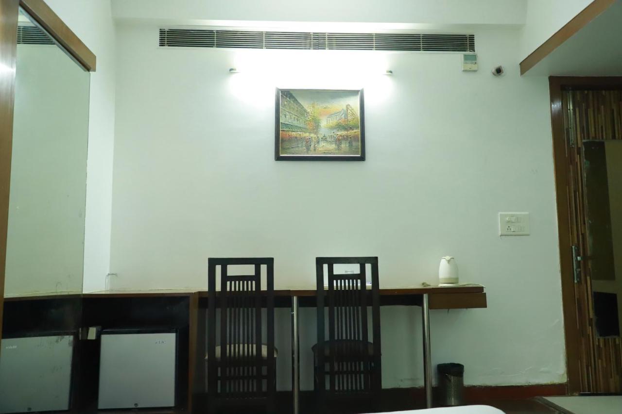 Hotel Parth Inn Ghaziabad Exterior photo