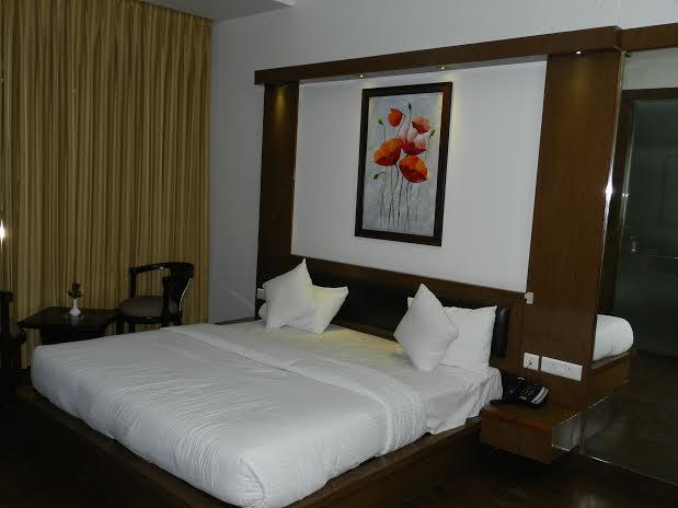 Hotel Parth Inn Ghaziabad Exterior photo